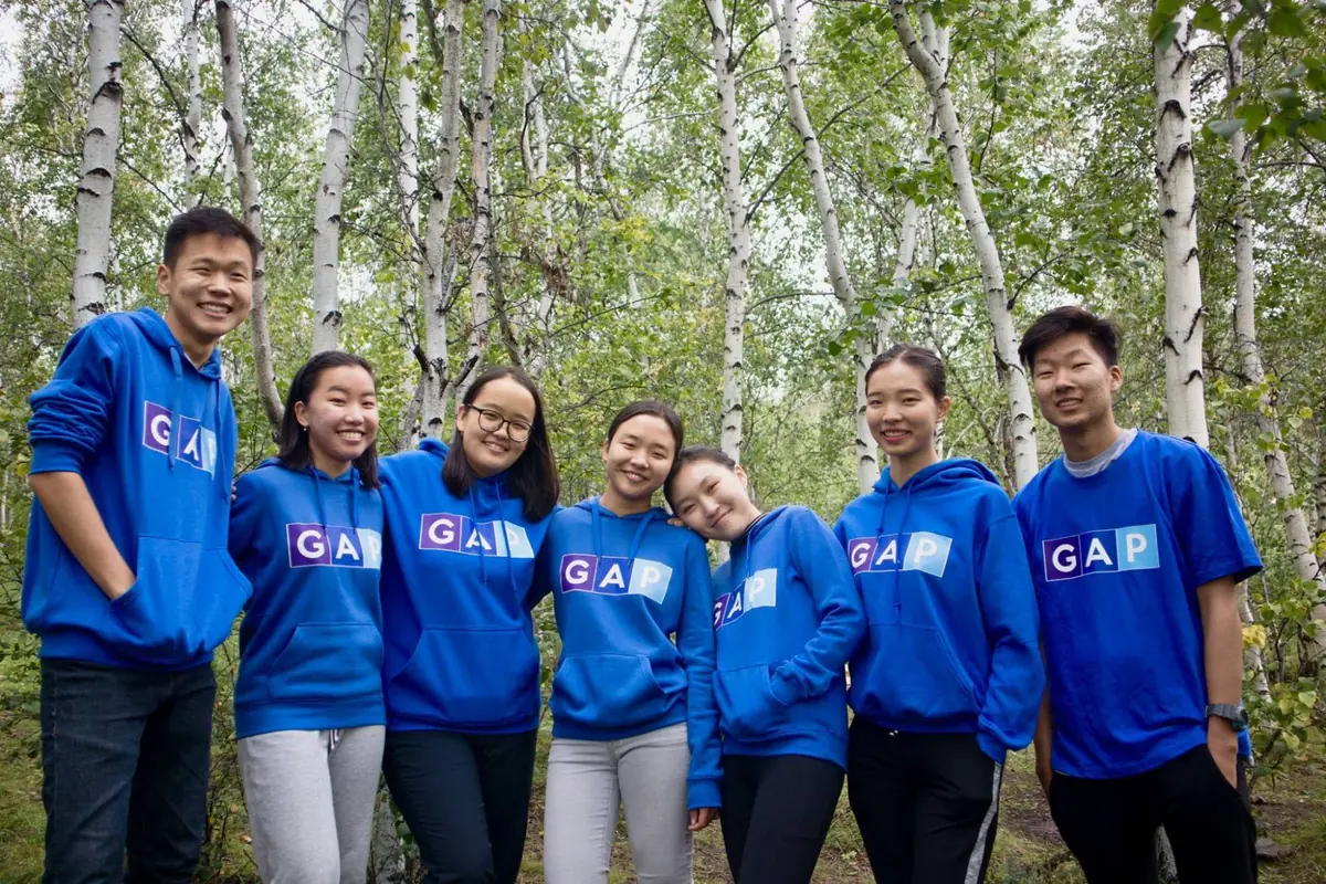 GAP Year хөтөлбөрийн сурагчид хус модон дунд